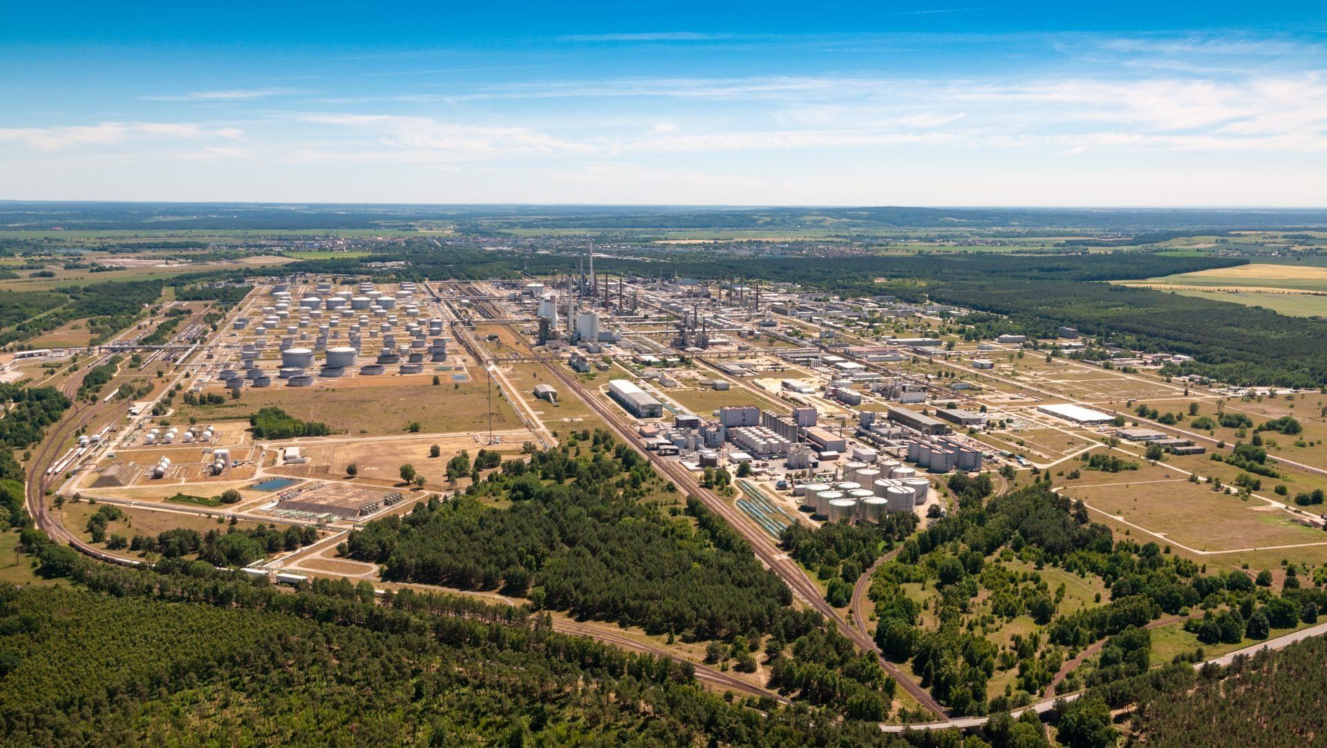The Oil Game over Schwedt. A Russian Shadow over a German Refinery